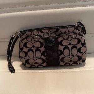 Amazing Coach -wristlet purse. Buy now